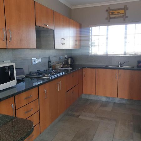 Rudman Townhouses - Family Apartment Boksburg Bagian luar foto