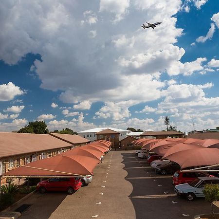 Rudman Townhouses - Family Apartment Boksburg Bagian luar foto