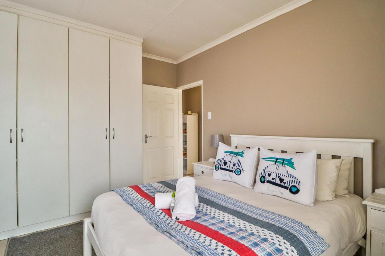 Rudman Townhouses - Family Apartment Boksburg Bagian luar foto