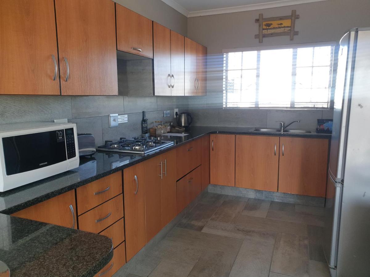 Rudman Townhouses - Family Apartment Boksburg Bagian luar foto