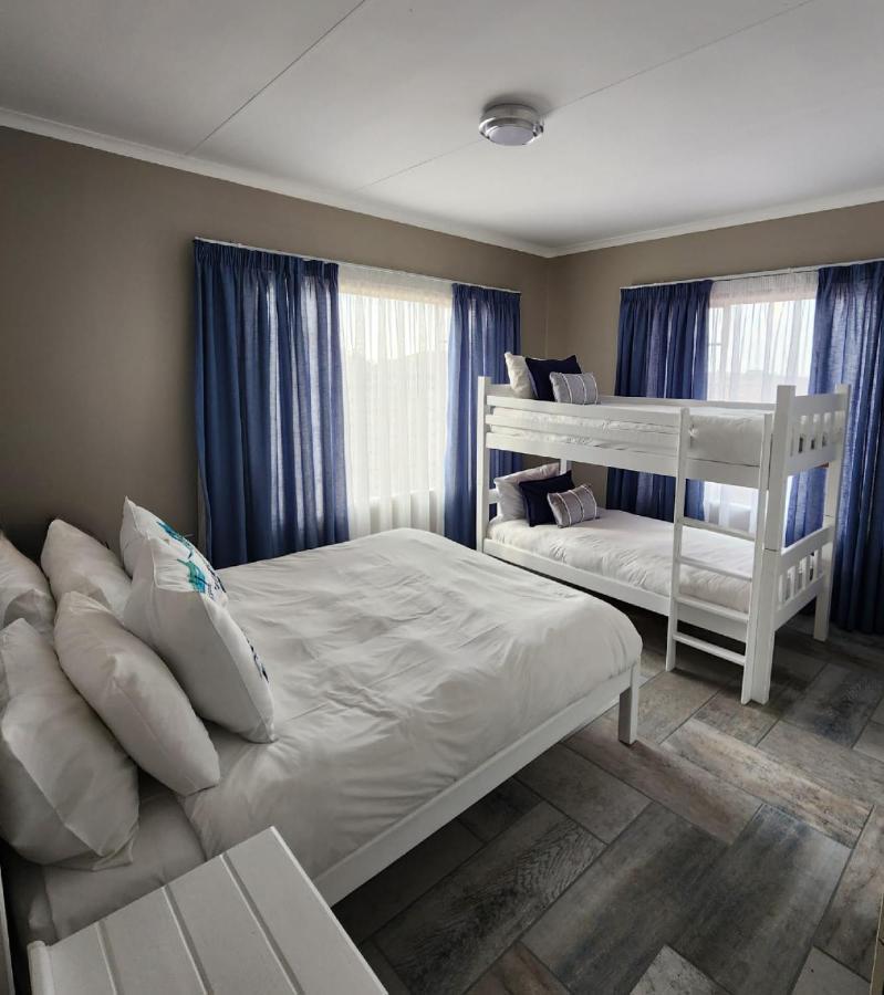Rudman Townhouses - Family Apartment Boksburg Bagian luar foto
