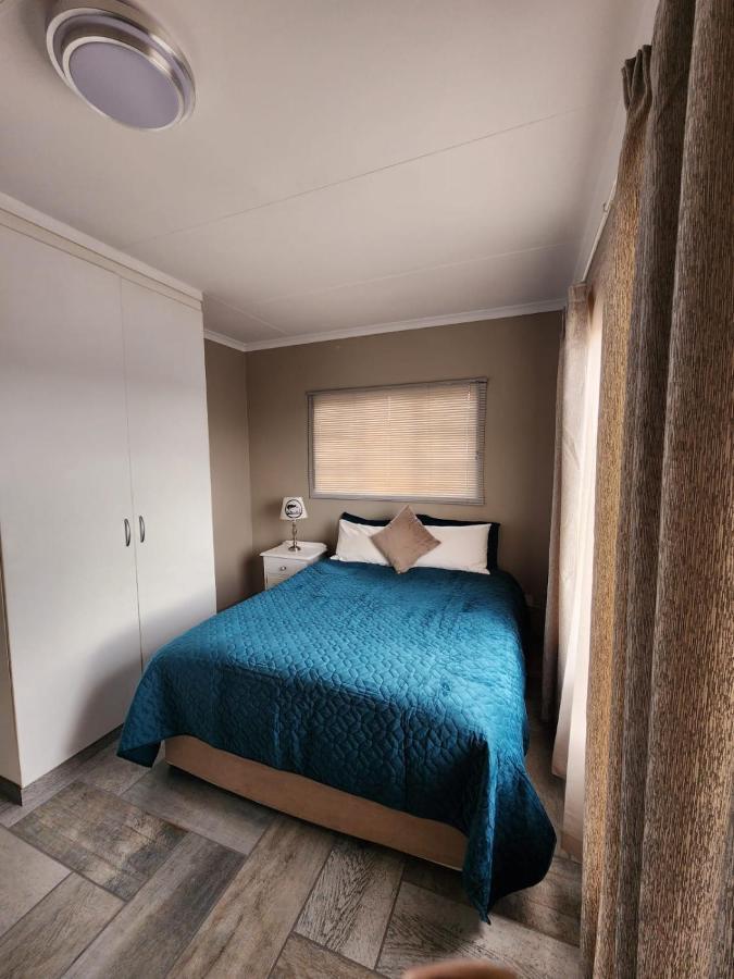 Rudman Townhouses - Family Apartment Boksburg Bagian luar foto