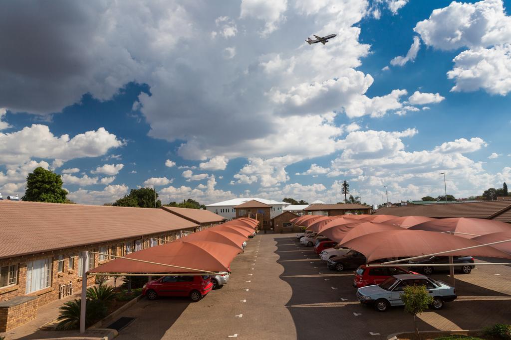 Rudman Townhouses - Family Apartment Boksburg Bagian luar foto